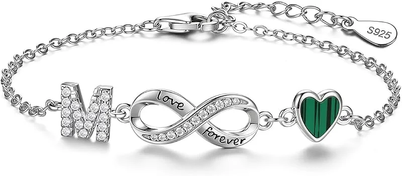 A pulseira de prata de lei 925 para mulher com um design de símbolos infinito, corações e 26 letras do alfabeto é o presente ideal para as mulheres — Roupa aquecida